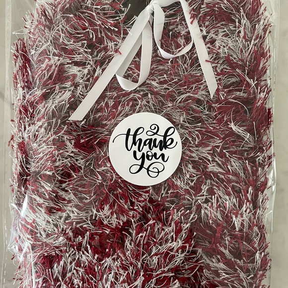 Hawaiian Eyelash lei - Picture 5 of 15